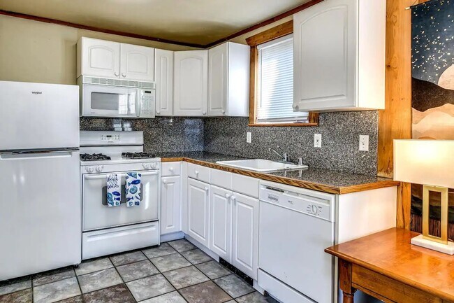 Building Photo - 4973 Cottonwood Ct