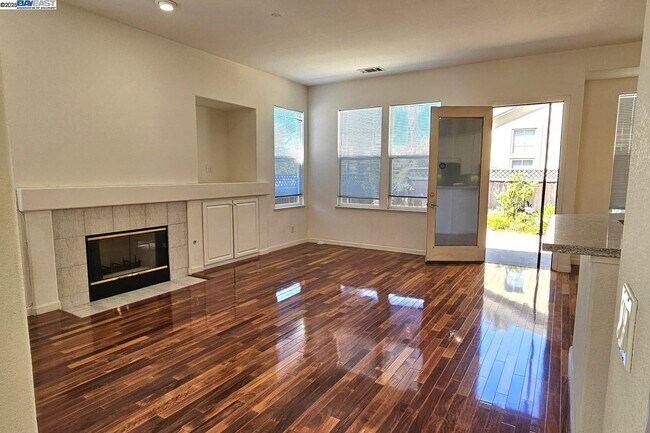 Foto del edificio - 43401 Laurel Glen Cmn