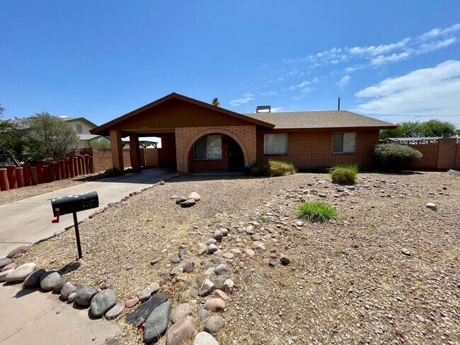 Building Photo - 3 Bedroom 2 Bath Single Level Home In Tempe! NO HOA & Close to ASU