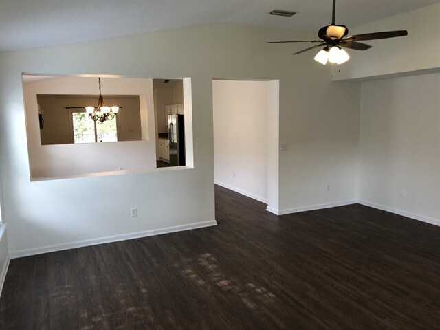 Foto del edificio - 76083 Deerwood Dr