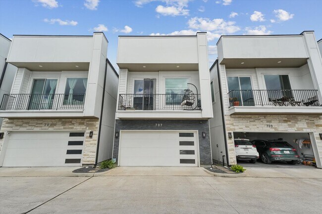 Foto del edificio - This Home Offers A Perfect Blend of Convenience and Sophistication!