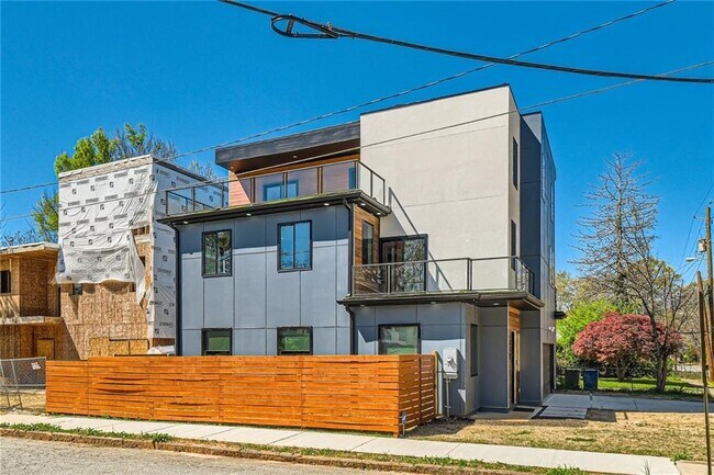 Building Photo - 548 Fletcher St SW