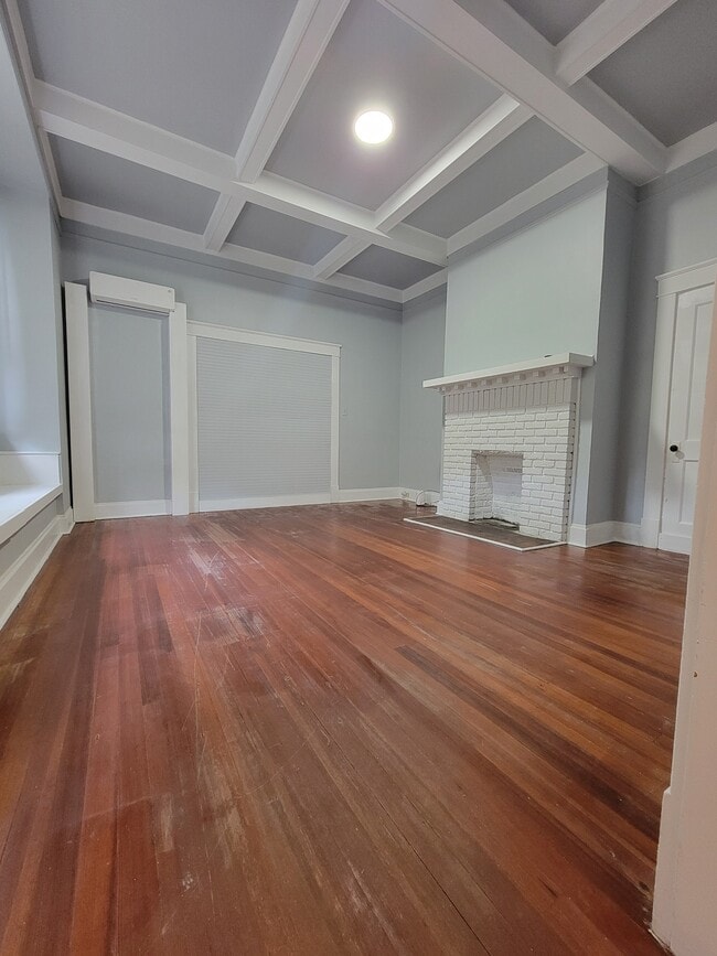 Photo - 613 W Pine St House