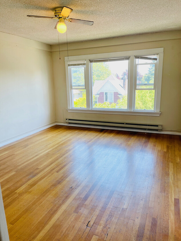 Large bright corner living room with views east to the Cascades! - 309 18th Ave E