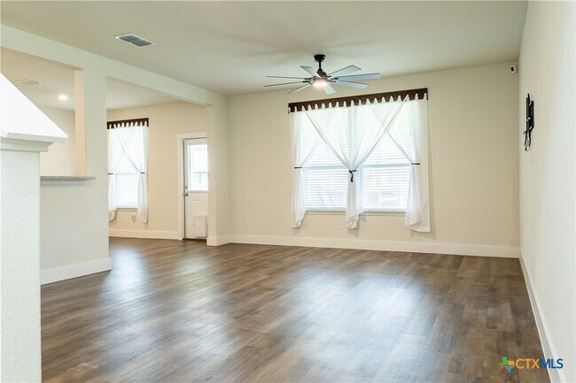 Building Photo - 804 Sweetgrass
