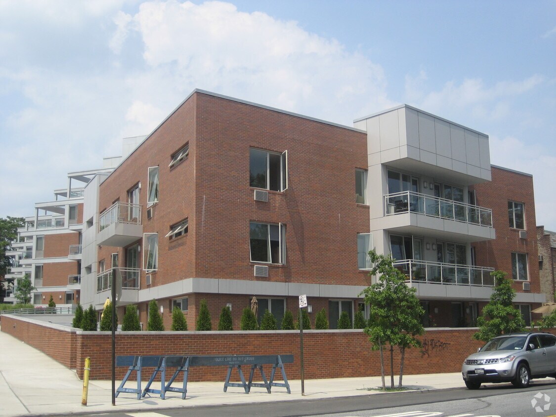 Building Photo - 1 Terrace Pl