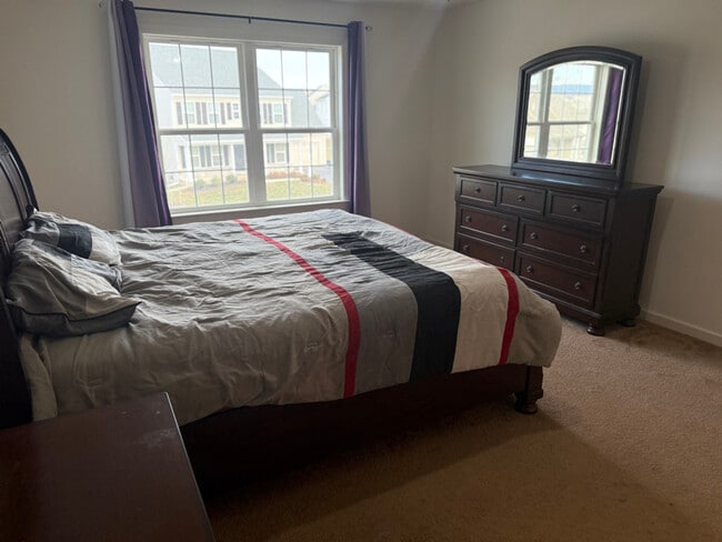 Foto del edificio - 352 Reserve Ln