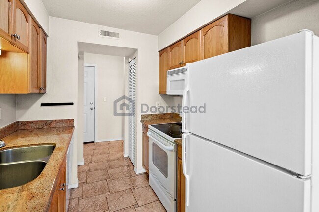 Building Photo - 12525 NE 145th Pl