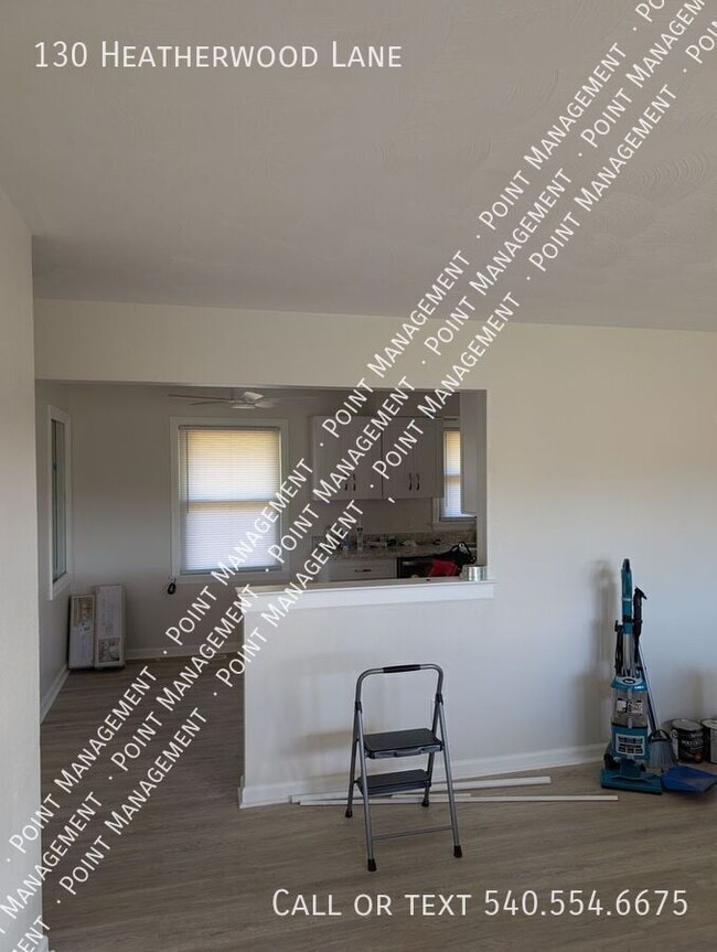Foto del edificio - 130 Heatherwood Ln