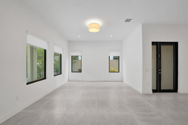 Building Photo - 5939 Brookfield Cir W