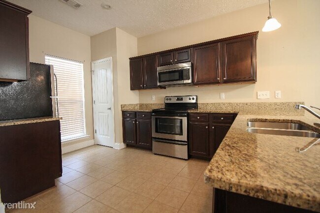 Building Photo - 3 br, 2 bath Townhome - 355 High meadows