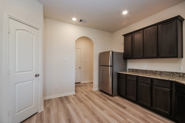 Building Photo - 8414 Bermuda Blue Rd