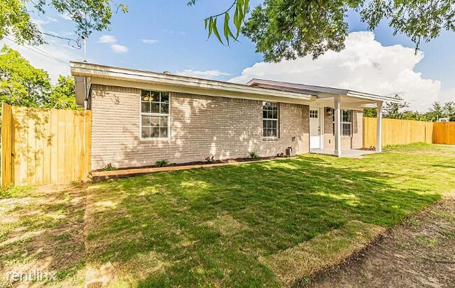 Foto del edificio - 4 br, 1.5 bath House - 705 N Arthur St
