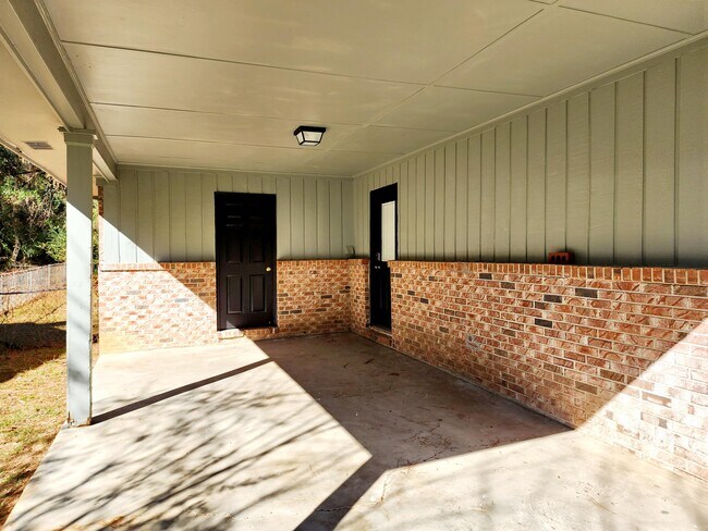 Building Photo - 2436 River Ridge Rd NE