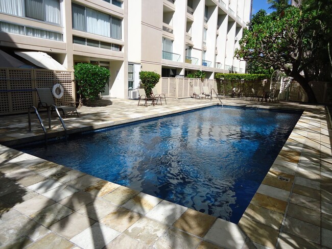 Foto del edificio - Remodeled 1 Bedroom, 1 Bath, 1 Covered Par...