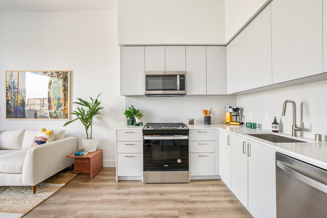 Junior/Urban One Bedroom Kitchen - WM by CLG