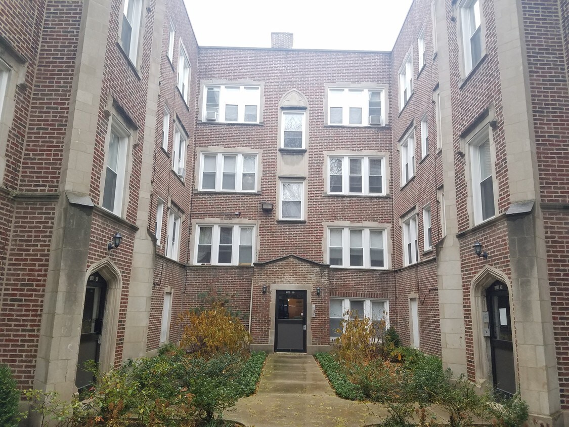Primary Photo - 7342 N Damen Ave