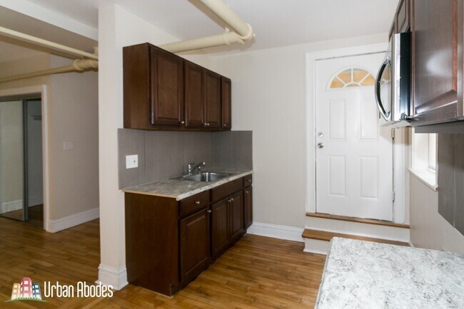Foto del edificio - 4830 W Addison St