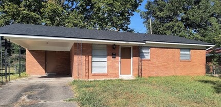 Building Photo - 1002 Bloomfield Dr
