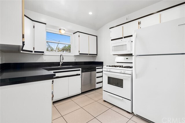 Foto del edificio - 2221 Santa Ana Ave