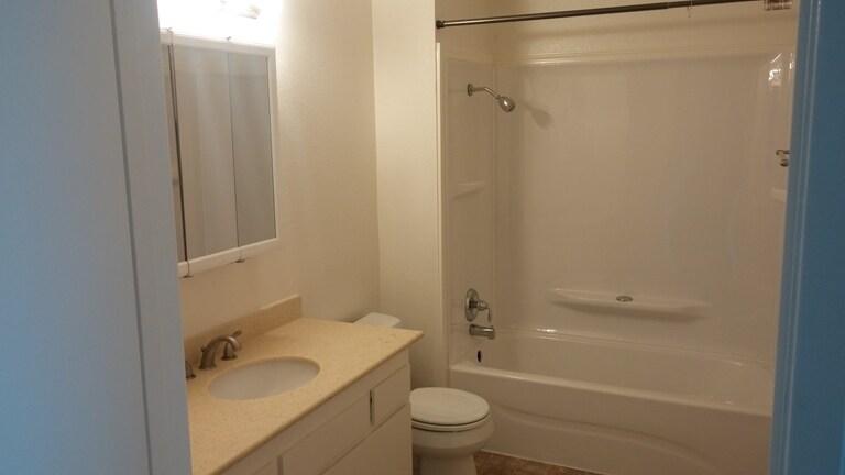 Interior Photo - 301 S Idaho St