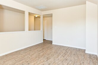 Building Photo - 12707 Veterans Ranch Rd