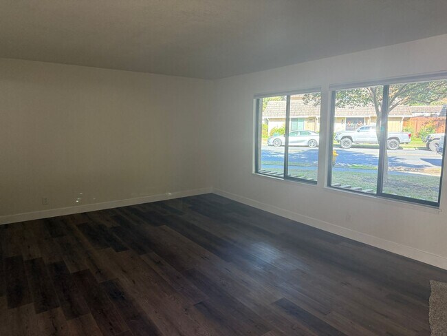 Foto del edificio - Totally remodeled Townhome