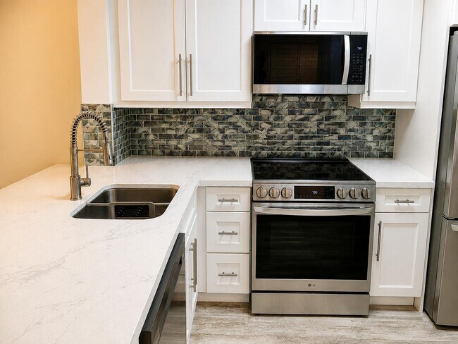Building Photo - 2226 N Cypress Bend Dr
