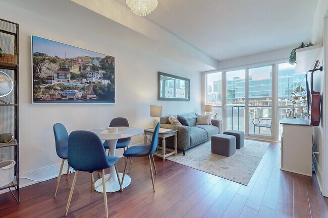 Building Photo - 560 Front St W