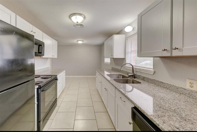 Building Photo - 5813 Mentor Dr