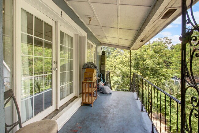 Foto del edificio - 2353 Spring Park Rd