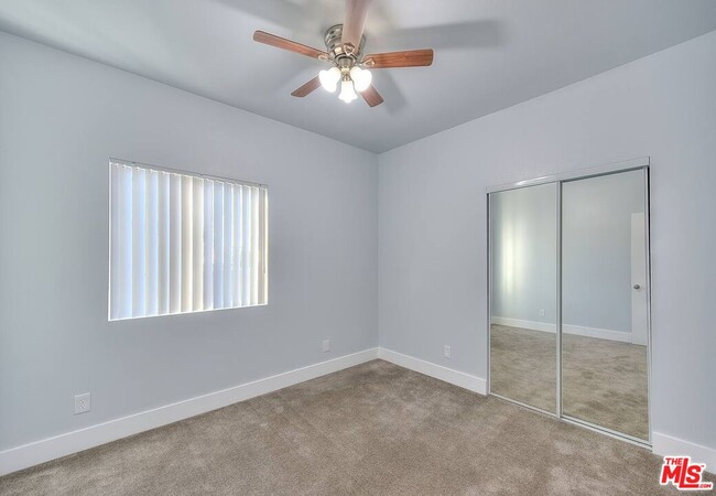 Foto del edificio - 4284 S Hobart Blvd