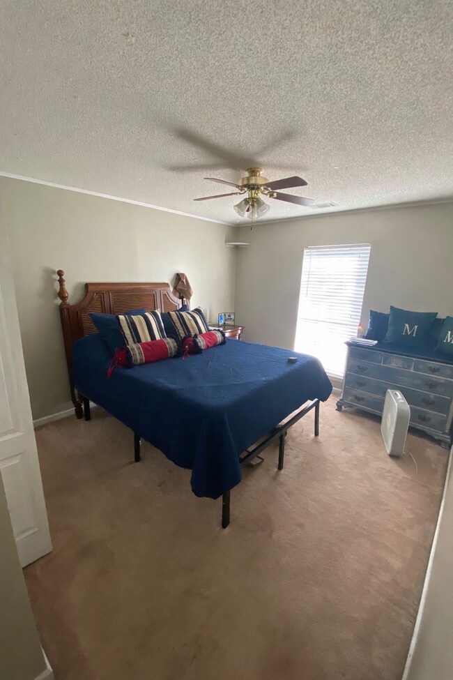 Foto del edificio - 406 Miner Dr