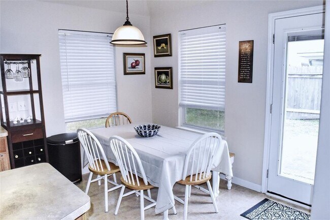 Foto del edificio - 6711 Lilacbrook Ct