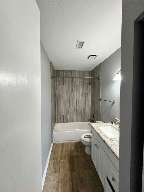 Foto del edificio - 2504 Liberty Ln