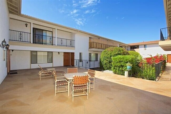 Building Photo - 3 Bedroom-2.5 Bathroom Two Story Condo in ...