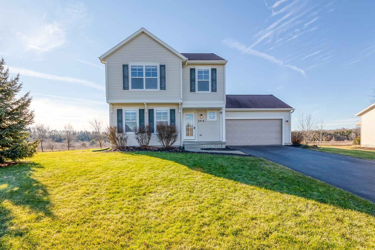 6918 Peninsula Dr NE, Rockford, MI 49341 House Rental in Rockford, MI