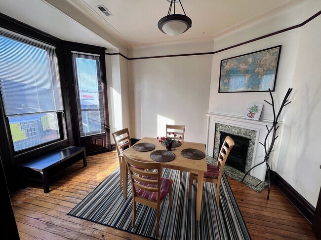 Foto del edificio - 2187 N Clybourn Ave