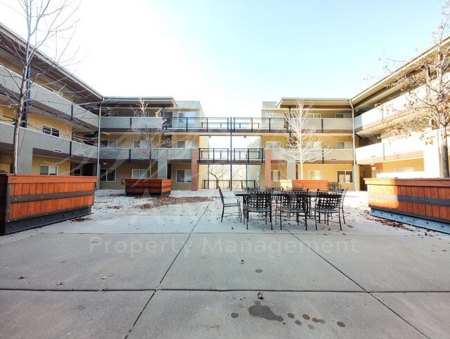 Building Photo - 4340 S Highland Dr