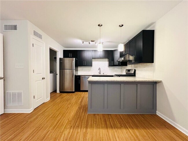 Building Photo - 606 River Mill Cir
