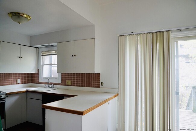 Building Photo - 301 Hudson Ave