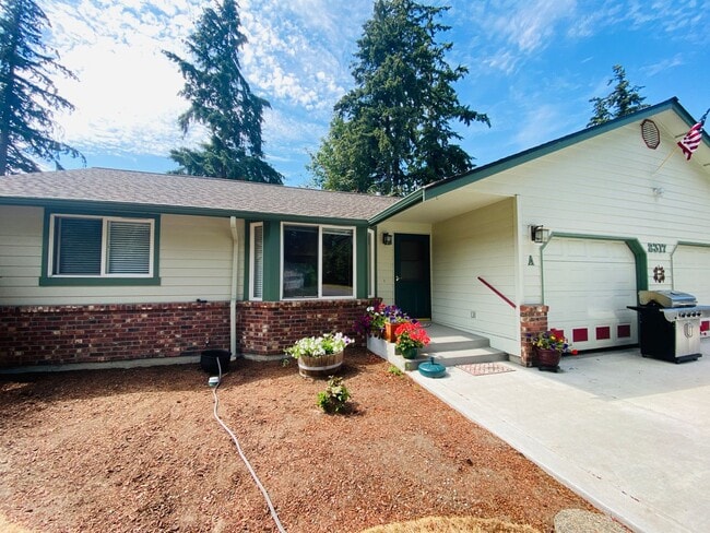 Building Photo - Quiet Duplex in Mount Vernon Neighborhood