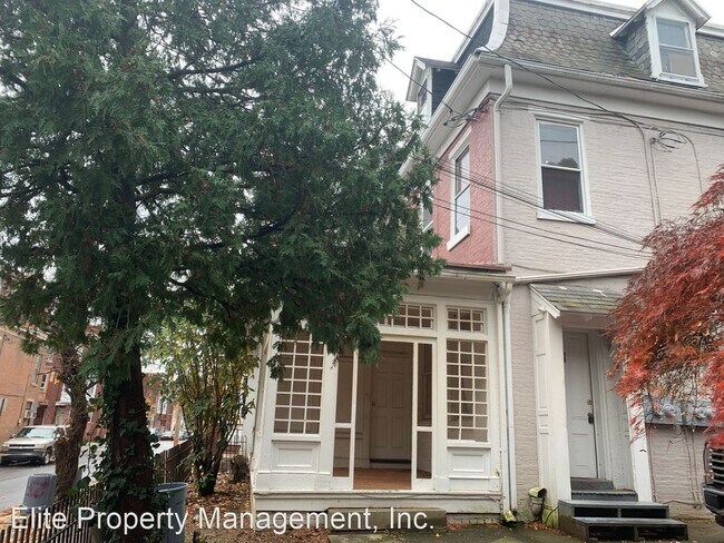 Building Photo - 2 br, 1 bath House - 501 W. King St., Apt. 1R