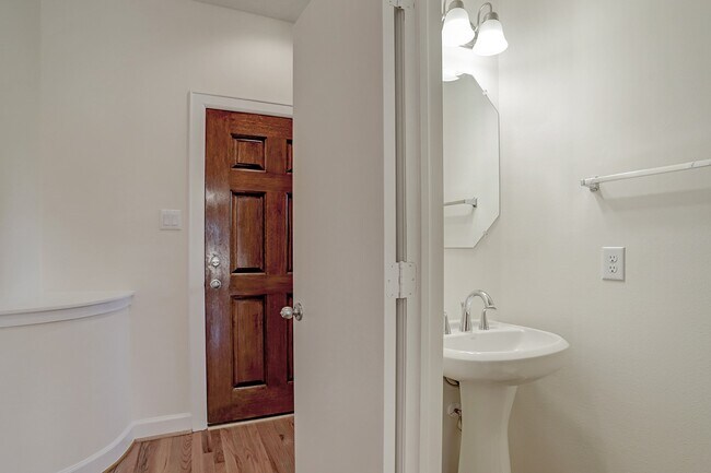 Foto del edificio - 701 E 40th St