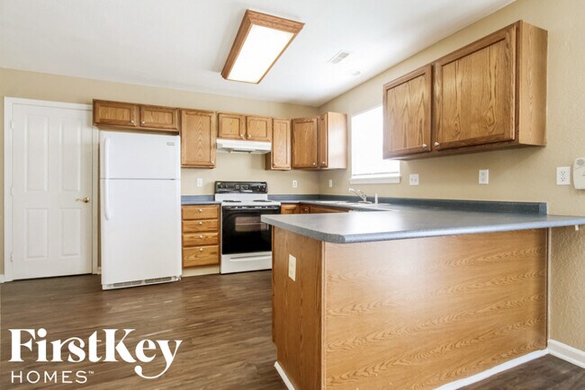 Building Photo - 728 Sweet Creek Dr