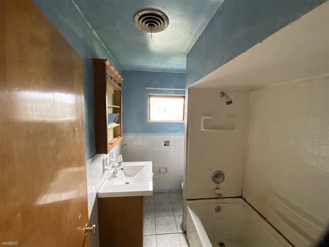 Building Photo - 4 br, 1.5 bath House - 111 Hamilton Ave