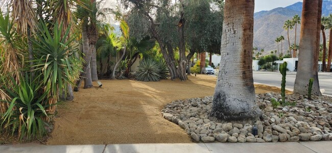 Building Photo - 1379 E Madrona Dr