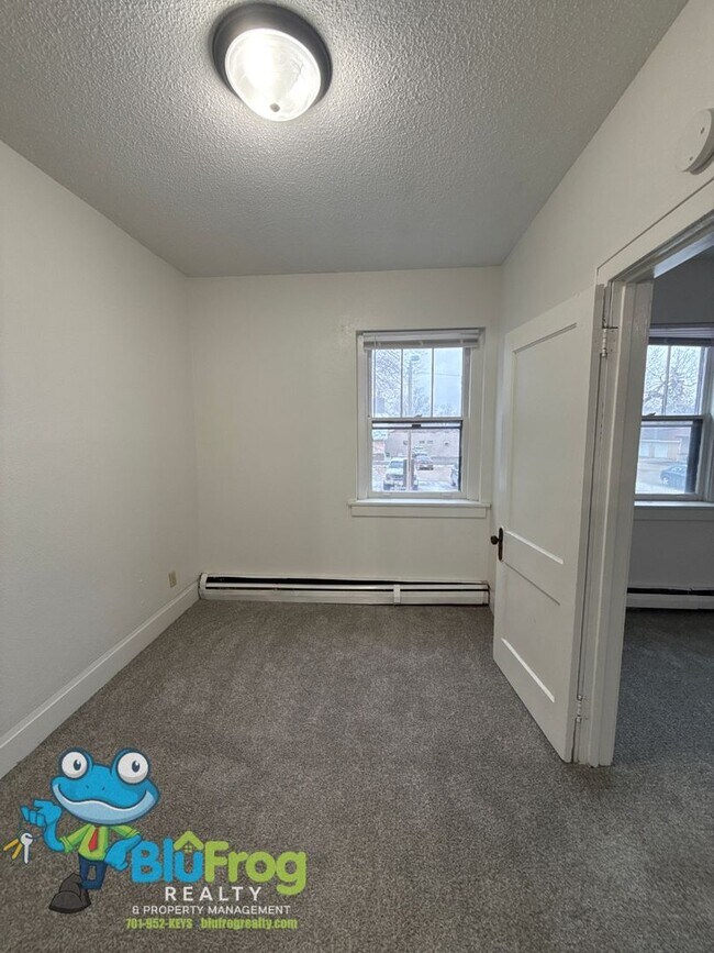 Building Photo - 402 2nd Ave NW