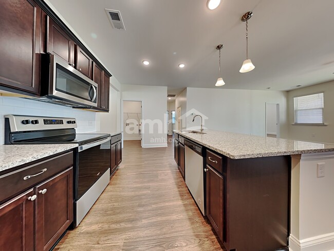 Building Photo - 118 Thatchet Dr