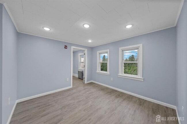 Building Photo - 6 1st Ave